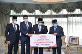 Penyusunan waktu solat fardhu telah diajarkan sendiri oleh malaikat jibrail kepada nabi muhammad s.a.w. Sultan Selangor Berkenan Terima Zakat Perniagaan Rm9 8 Juta Utusan Digital
