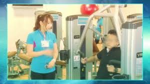 SDDE-367 Female instructor gives male customer close contact training while  straddling his pussy gym