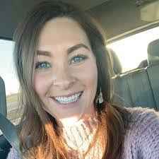 Carissa Cox's Instagram, Twitter & Facebook