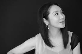 角川春樹が 生涯最後 の映画監督作としてメガホンを取った映画 みをつくし料理帖 が10月15日に公開される 同作で30年ぶりに角川組に参加したのが 浅野温子 59才 だ トレンディード 浅野温子 ロングヘア ワンレン