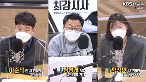 문재인 대통령은 21일 청와대 정무비서관에 김한규 김앤장법률사무소 변호사를, 청년비서관에 박성민 전 더불어민주당 최고위원을, 교육비서관에 이승복 교육부 교육안전정보국장을 각각 내정했다.김 정무비서관은 서울대 정치학과와 사법시험(41회) 출신으로, 민주당 법률대변인을 지냈다. ìµœê°•ì‹œì‚¬ ì´ì¤€ì„ ìœ¤ì„ì—´ ìž¡ê¸° ìœ„í•´ íƒ„í•µê¹Œì§€ ê°€ë©´ êµ­ë¯¼ ê³µê° ë°›ê² ë‚˜ Vs ë°•ì„±ë¯¼ íƒ„í•µ ì—¬ê¶Œ ì£¼ë¥˜ ìž…ìž¥ ì•„ëƒ