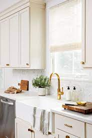 Our selection of white cabinetry includes 6 different door style/color options to choose from. Suburban Chic White And Gold Modern Kitchen Gol Backsplash Brass Chic Countertops Cream Modern Kitchen Marble Countertops Kitchen Small Marble Kitchens