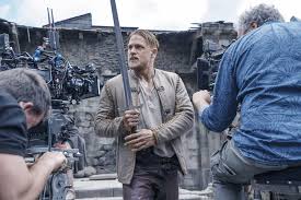 Avaliação do imdb 7.5 / 10. Charlie Hunnam Interpreta Heroi Relutante Em Aventura Rei Arthur A Lenda Da Espada Cinema G1