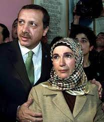 Resimler en eski ve çoçukluk resimleride dahildir. Emine Erdogan Dan Radikal Karar