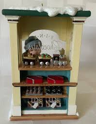 2009 CLUB EXCLUSIVE Hallmark Keepsake Ornament CHRISTMAS WINDOW #7 Series  BOY