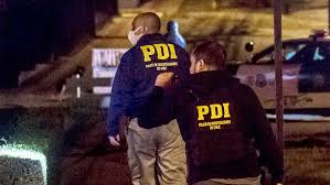 El hecho ocurrió en avenida ossa, cuando el uniformado fue interceptado por tres sujetos, quienes lo amenazaron con armas de. Pdi Balea Y Da Muerte A Conductor Que Los Intento Atropellar Para Evitar Un Control En Independencia Nostalgica Fm