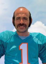 🏈🎂On June 2, 1944 Garo...