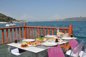 Rumeli Kavagi Beyaz Konak Bistro Da Bogaz In Essiz Guzelligi Esliginde Leziz Serpme Kahvalti Keyfi Tukendi Firsat Me Essiz Kahvalti