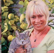 The family of Jennifer Jane Skelhorn have asked us to share the sad news of  her passing with folk who knew her in Acle. She had lived opposite the  Travel Lodge on