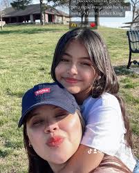 Evelin Zelaya's Instagram, Twitter & Facebook