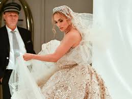 Check spelling or type a new query. Heimliche Hochzeit Jennifer Lopez Im Brautkleid Auf Den Strassen Von New York Vogue Germany