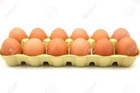 Cogeremos media docena de huevos y los colocaremos en un recipiente hermético junto a una trufa fresca, previamente lavada y envuelta en papel absorbente, pero sin tapar del todo la trufa. Docena De Huevos En Caja De Carton Fotos Retratos Imagenes Y Fotografia De Archivo Libres De Derecho Image 37109880