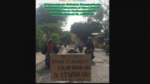 Maybe you would like to learn more about one of these? Warga Sidoarjo Ini Bakal Gugat Bupati Setelah Terperosok Jalan Rusak Suara Jatim