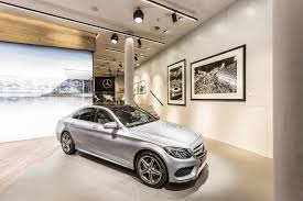 Mercedes Me Store In Hamburg Germany C200 4matic Kraftstoffverbrauch Kombiniert 7 2l 100km Co2 Emissionen Kombiniert 162 G Km Mercedes Mercedes Benz Benz