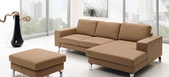 Die lampe hängt an (die decke). Sofa Welten