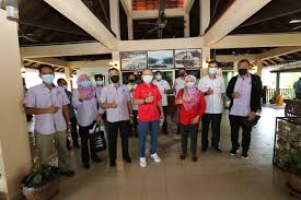 Universiti malaysia terengganu pertama kali ditubuhkan sebagai pusat perikanan dan sains marin universiti putra malaysia di mengabang telipot pada tahun 1979. Program Kunjungan Balas Universiti Malaysia Terengganu Umt Ke Lembaga Kemajuan Terengganu Tengah Ketengah Lembaga Kemajuan Terengganu Tengah