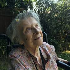 Olive Watts's Instagram, Twitter & Facebook