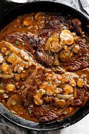7 ounces (200 grams) brown mushrooms (sliced) 1 onion (yellow, white or brown), (sliced) 2 large garlic cloves, (minced) 2 tablespoons olive oil. Steaks With Mushroom Gravy Cafe Delites