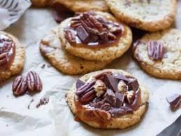 Cookies Caramel Chocolat Et Noix De Pecan Recette Noix Noix De Pecan Gateaux Et Desserts