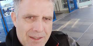 Ο πασχάλης τσαρούχας έχασε τόσα κιλά που έγινε αγνώριστος. O Gios Toy Pasxalh Tsaroyxa Kai Ths 8eofanias Papa8wma Megalwse Poly Einai 3an8os Kai Moiazei Sth Mama Toy Zwh Iefimerida Gr