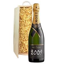 How to send champagne to someone. Champagne Delivery Worldwide Delivery Bottled Boxed