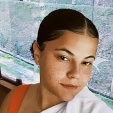 Julia Tavares's Instagram, Twitter & Facebook