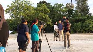 Berkisarkan tentang adham dan rosnaida bernikah selepas tamat belajar tanpa persetujuan ayah adham, dato' azman. Ending Kesudahan Cerita Kekasih Paksa Rela