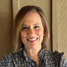 Karen Wingate's Instagram, Twitter & Facebook