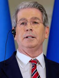 Chalmers to meet senior Trump staff