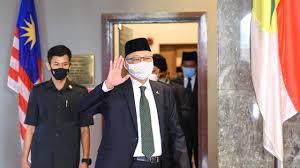 Born 18 january 1960) is a malaysian politician who served as the 13th deputy prime minister from july 2021 to august 2021, minister of defence in the perikatan nasional (pn) administration under former prime minister muhyiddin yassin from march 2020 to august 2021 and member of parliament (mp) for bera since. Kr8 Hu8fdcmpfm