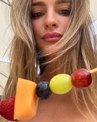 Gate-kept selfies, snuggles & snackies 🌑