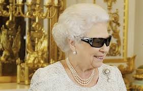 Elisabetta in tutti questi anni ha regnato con fermezza driblando durante i 65 anni di regno scandali e impopolarità: Auguri Regina Elisabetta Rolling Stone Italia