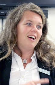 Kate Dean's Instagram, Twitter & Facebook