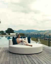 Bagaimana ya model yang pas, warnanya apa, atau materialnya pembuatannya apa ya? House Design Rieti Posts Facebook