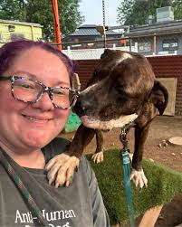 APA! volunteers do the most–walking dogs, doing laundry, cleaning kennels…  but sometimes, volunteering just means taking selfies with dogs. And  honestly? That's pretty important, too. 🐶 Meet Amanda, one of our paw-some