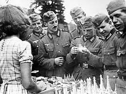 Soldat wehrmacht mit blond haar / hanni munzer romane. Schmerzhafte Geschichte Spate Aufarbeitung Archiv
