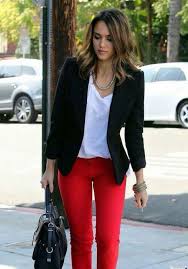 Black Blazer Outfits Women S Jessica Albla Shows That One Can Absolutely Wear Bright Red Pants Whether The Style Skinny Or Flare A Deep Dark Marine Suit Jacket Works We Moda Outfits Ropa