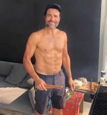 See a recent post on tumblr from @camichikita about chayanne. A Sus 51 Anos Chayanne Roba Suspiros Con Su Abdomen De Acero