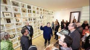 Neben einer von vielen als autoritär empfundenen amtsführung hatte die massive empörungswelle über die baukosten des bischofshauses und deren verschleierung entscheidend zu. Tebartz Van Elst Wohnung Von Luxus Bischof Ist Nun Ein Museum Youtube