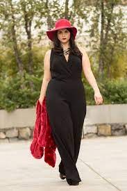 I brand stupiscono con coordinati a tinta unita o a fantasia, tailleur e tute jumpsuit in tessuti preziosi nei colori moda di stagione. Buy Tuta Elegante Taglie Forti Cheap Online