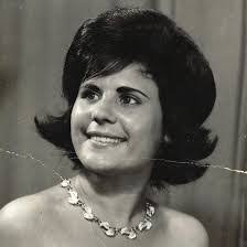 Holly Paulus's Instagram, Twitter & Facebook