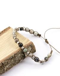 Startseite gratis diy anleitungen armbänder macrame armband mann lederband und verschluss schäkel. Makramee Armband Mit Verschiebbarem Knoten Aus Edelsteinperlen Perles Co