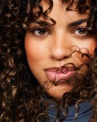 Gwen Benjamin's Instagram, Twitter & Facebook