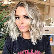 Flattering Sweat Friendly Haircuts To Bring To Your Stylist For Summer 2021 Summer Haircuts Thick Hair Styles Hair Styles