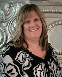 Christel Burgess has accepted the Chief of Leasing position at the FAI.  Christel has 21 years of experience with the State of Alaska, with 17 of  those years at the airport. Christel