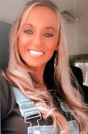 Melissa Gibson's Instagram, Twitter & Facebook