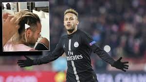 Die frisur von neymar jr. Psg Star Neymar Hat Eine Neue Frisur Blonde Rasta Zopfe Zu Weihnachten Sportbuzzer De