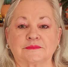 Happy 32nd Birthday to my handsome husband. Hope you have the best day. I  love you!😘