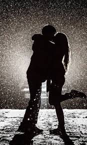 Couple Kissing In Snow Wallpaper For Iphone And 4k For Laptop Download Now For Free Love Couple Snow Kissing In 2020 Couple Silhouette Art Love Couple Snow Night