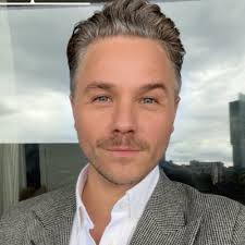 Laura Gillian Raley (@swim_eat_sleep)